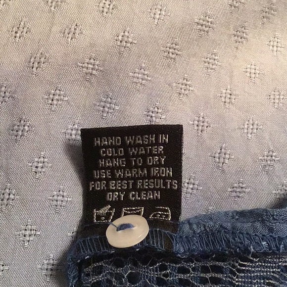 📌 3/$20 - Dip Dyed, Lace Back Button Down - Picture 8 of 9